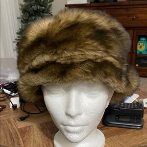 Chic Faux Fur Hat - Tan